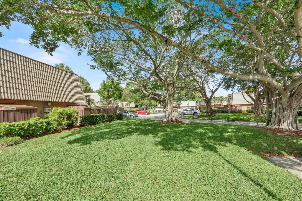 6605 66th Way West Palm Beach FL 33409