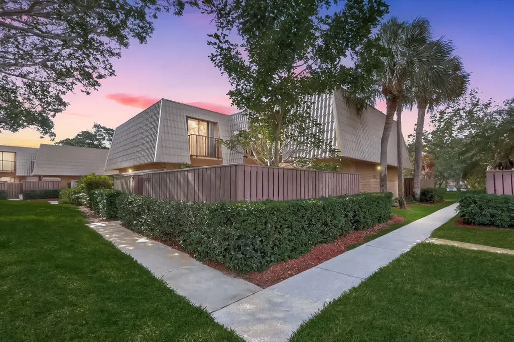 6605 66th Way West Palm Beach FL 33409