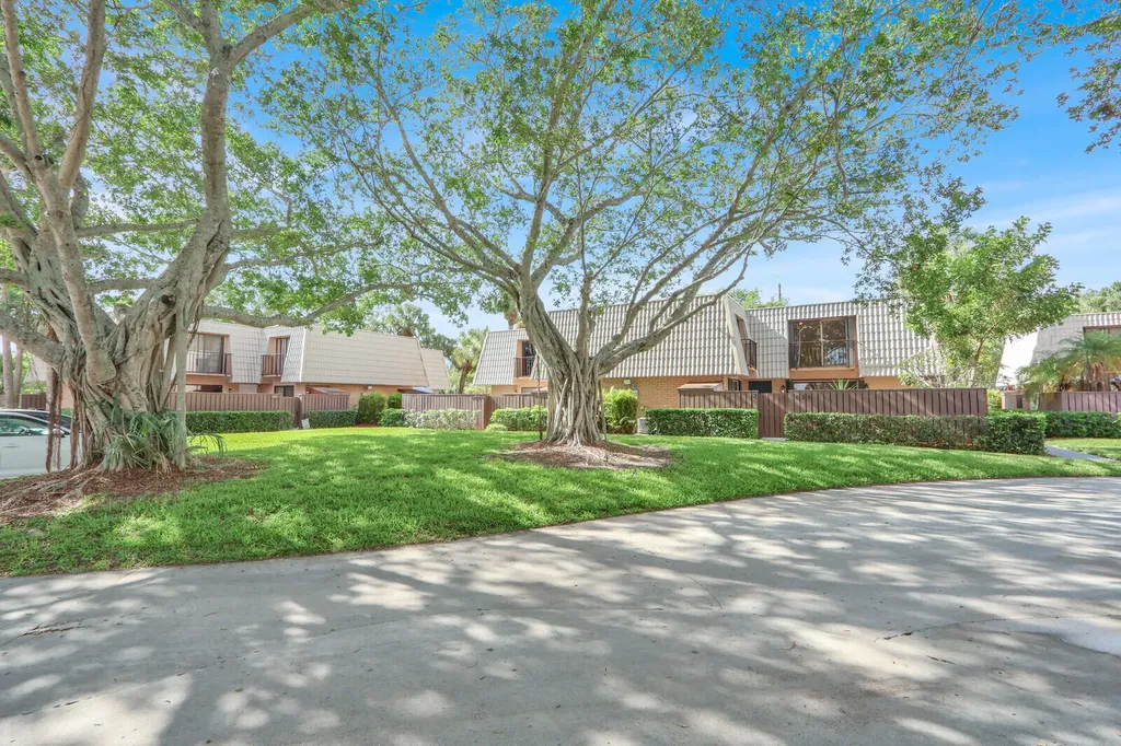 6605 66th Way West Palm Beach FL 33409