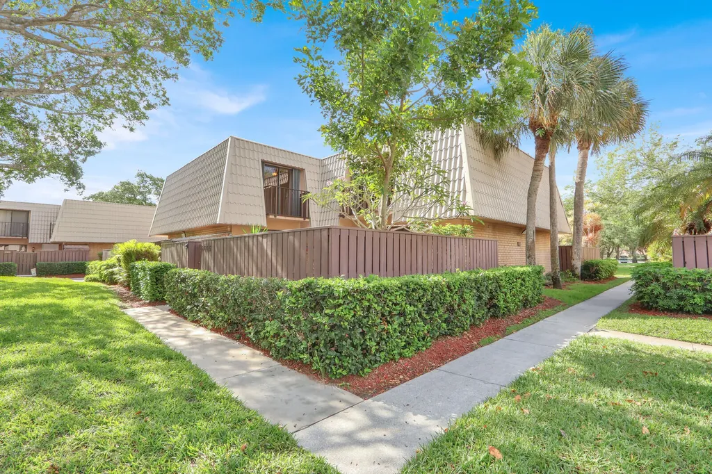 6605 66th Way West Palm Beach FL 33409