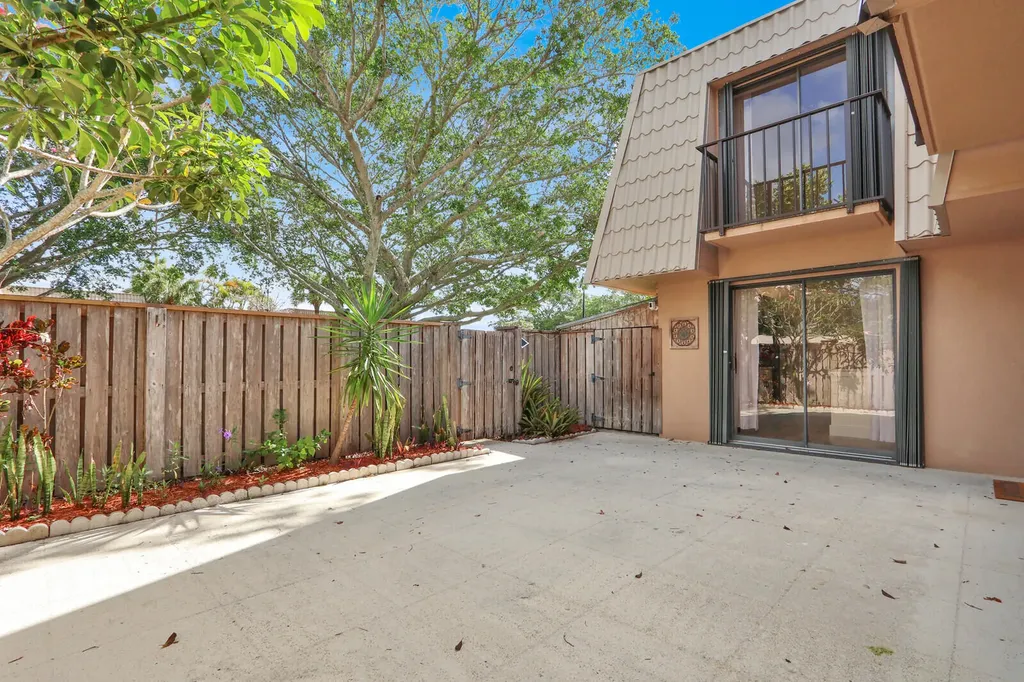 6605 66th Way West Palm Beach FL 33409