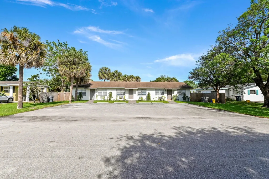 9350 Sun Court West Palm Beach FL 33403