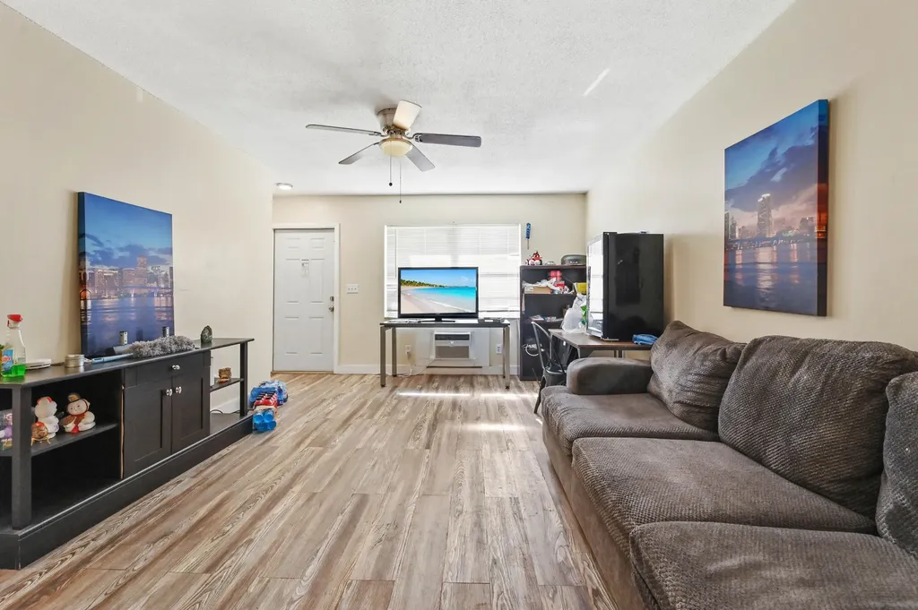 9350 Sun Court West Palm Beach FL 33403