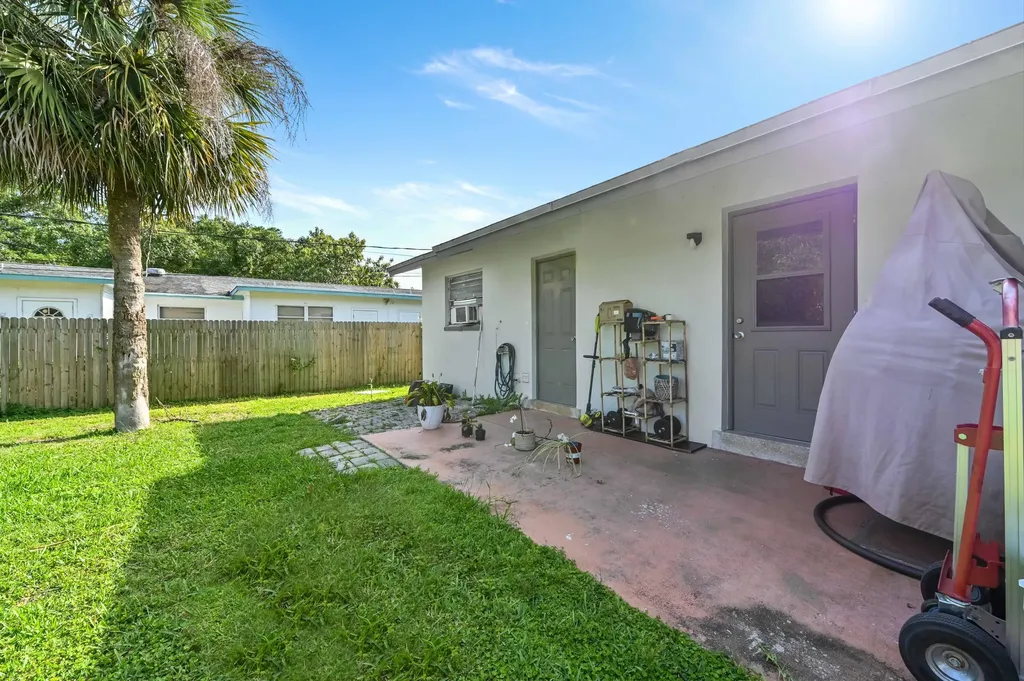 9350 Sun Court West Palm Beach FL 33403