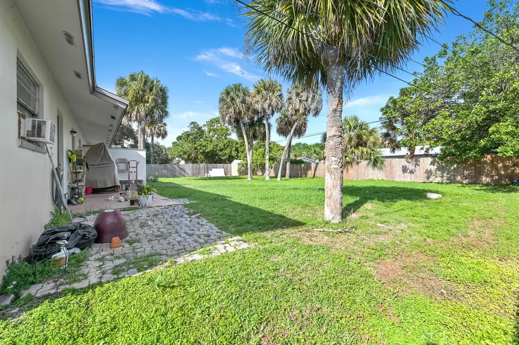 9350 Sun Court West Palm Beach FL 33403