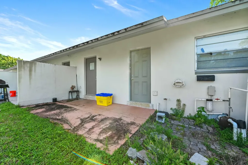 9350 Sun Court West Palm Beach FL 33403
