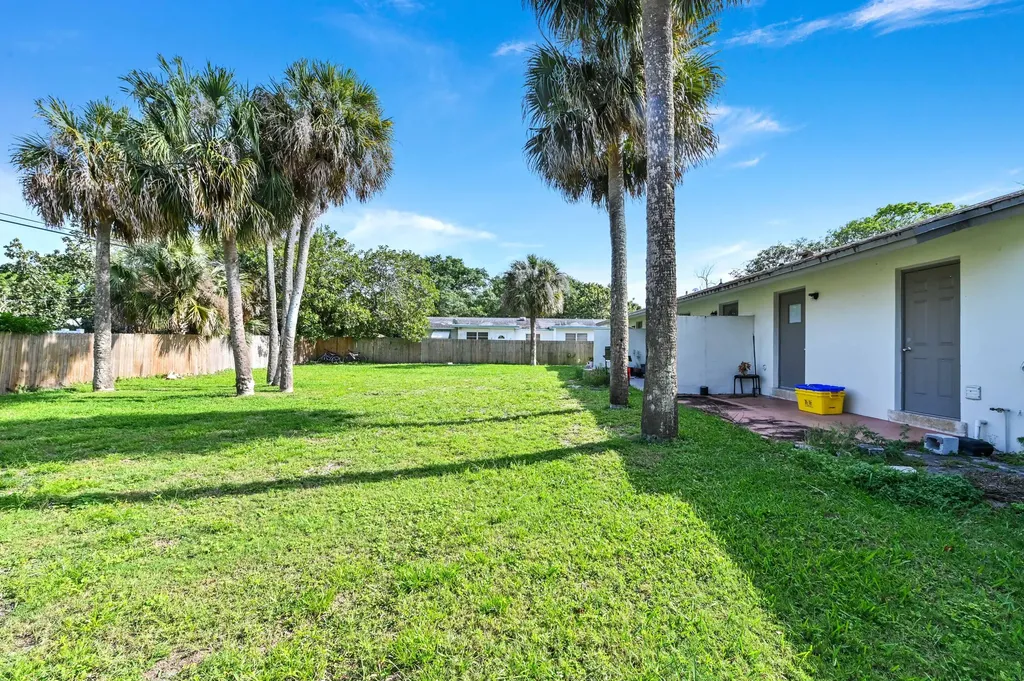 9350 Sun Court West Palm Beach FL 33403