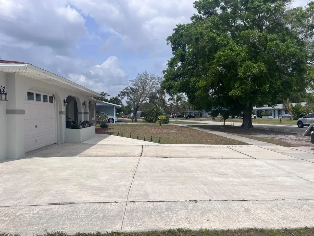 262 NE Floresta Drive Port St Lucie FL 34983