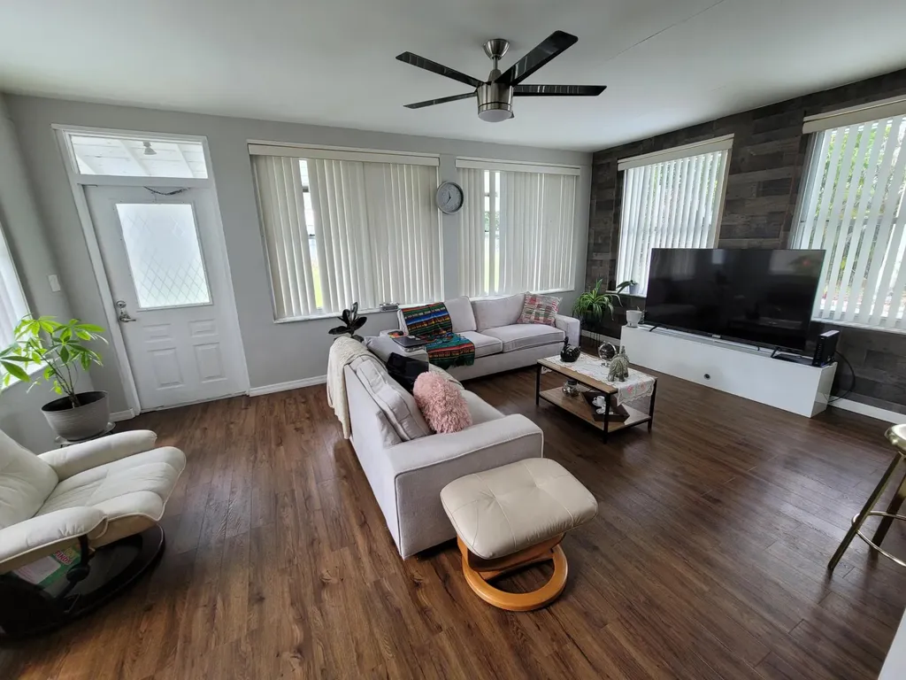 262 NE Floresta Drive Port St Lucie FL 34983
