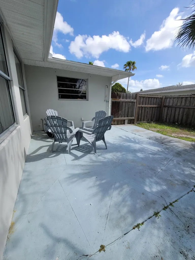 262 NE Floresta Drive Port St Lucie FL 34983