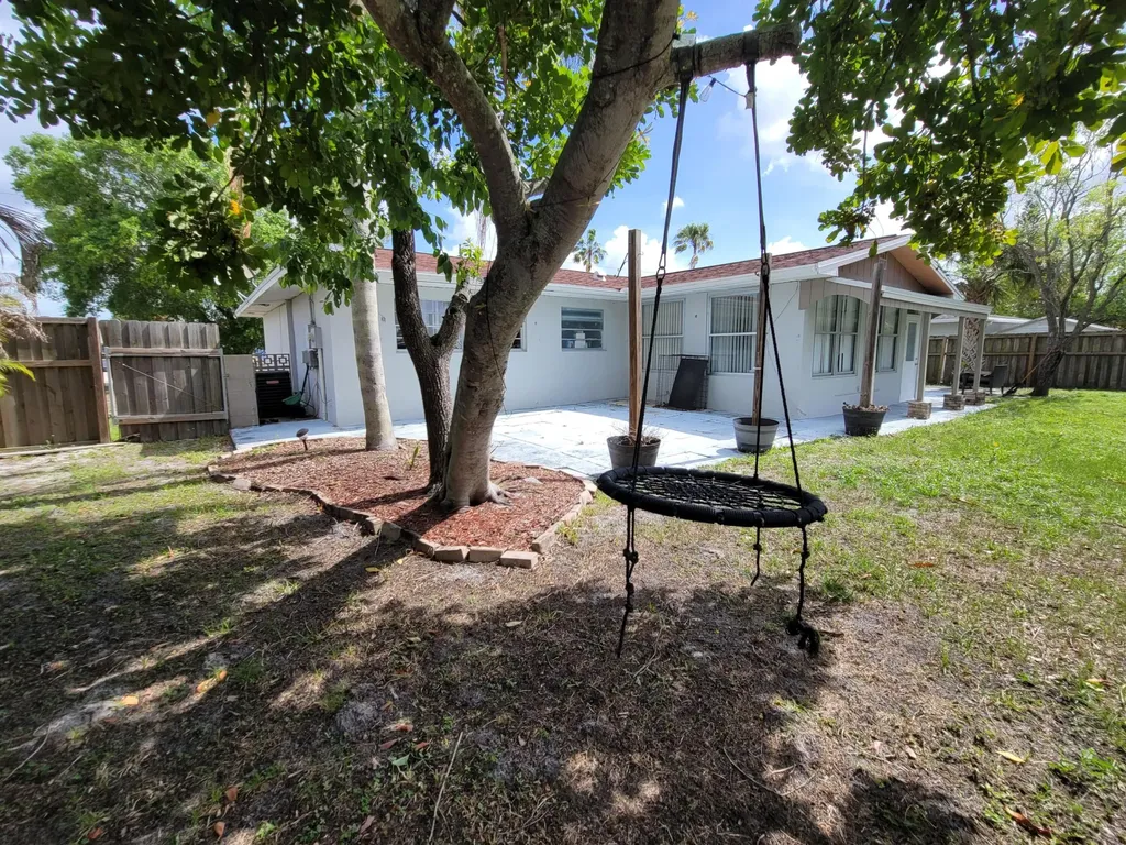 262 NE Floresta Drive Port St Lucie FL 34983