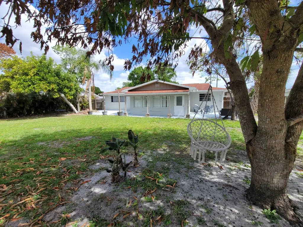 262 NE Floresta Drive Port St Lucie FL 34983