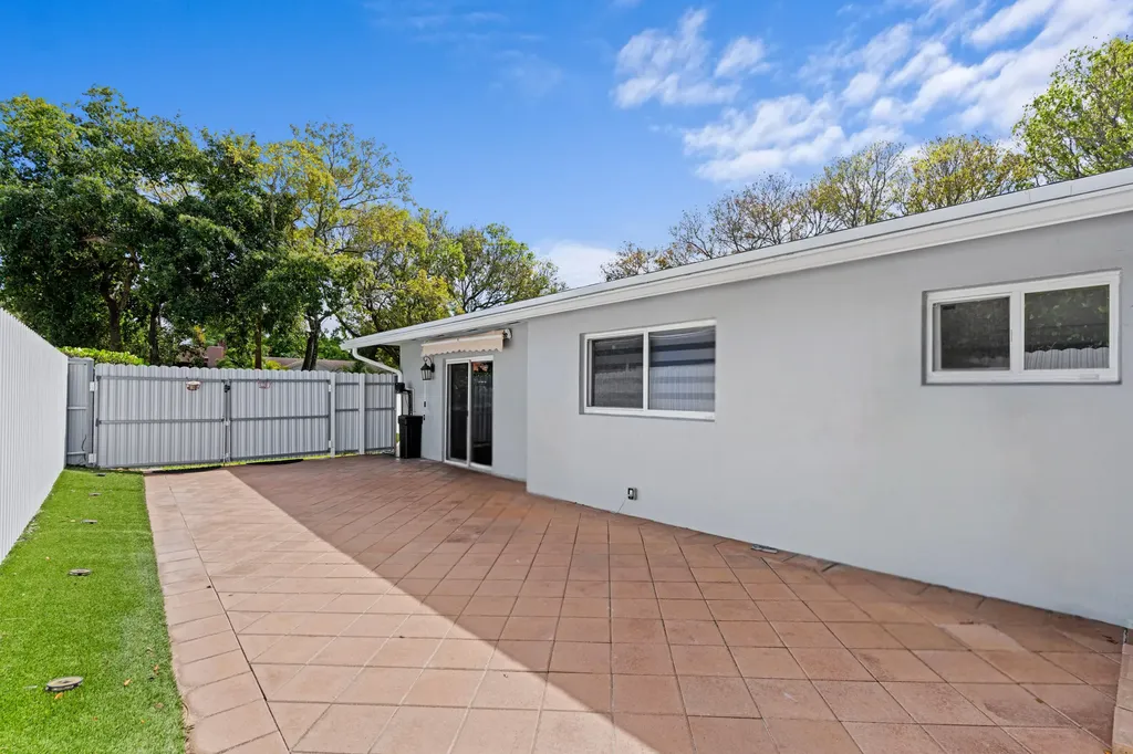 747 Avon Road West Palm Beach FL 33401