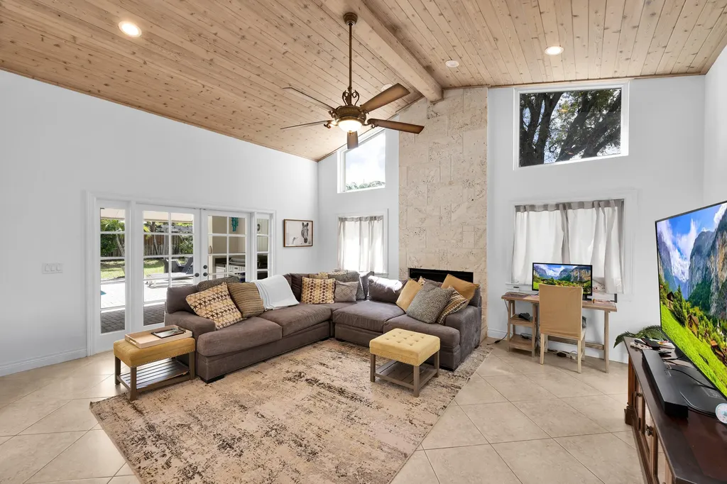 4320 Saint Charles Way Boca Raton FL 33434