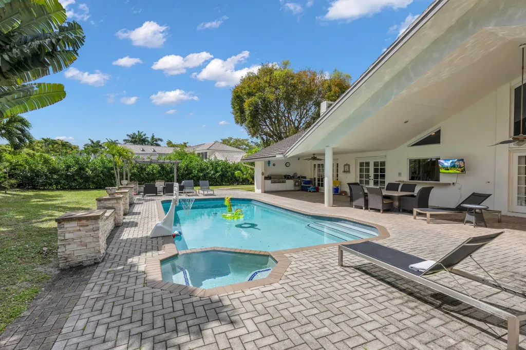 4320 Saint Charles Way Boca Raton FL 33434