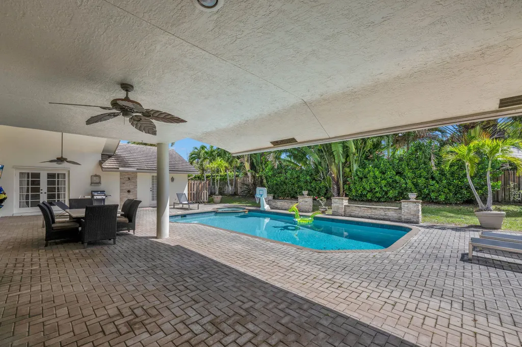 4320 Saint Charles Way Boca Raton FL 33434