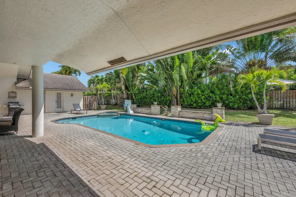 4320 Saint Charles Way Boca Raton FL 33434