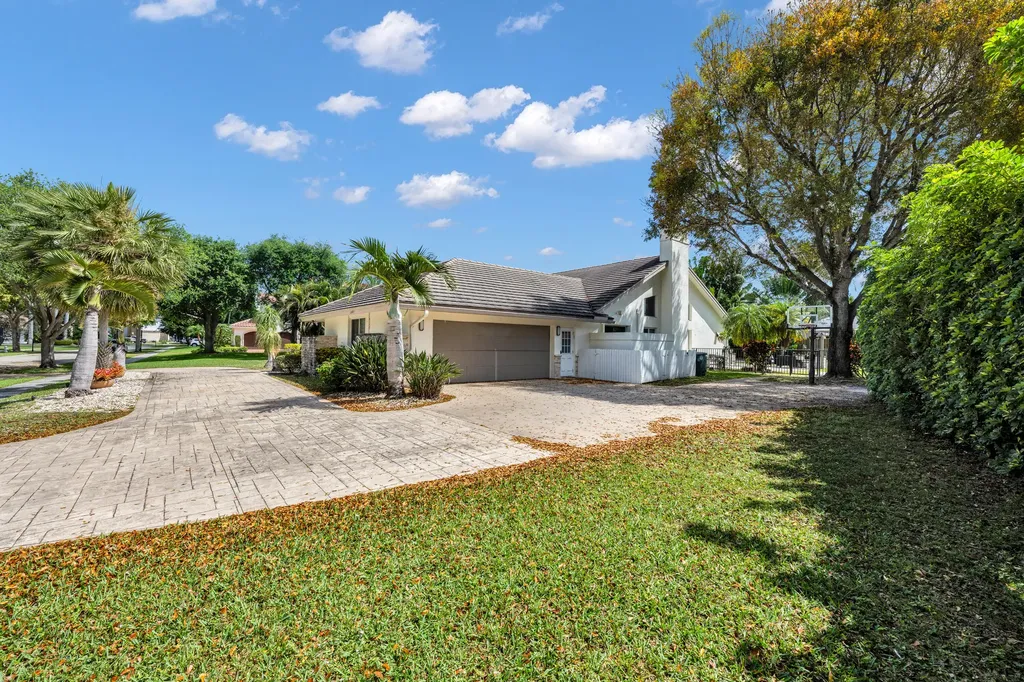 4320 Saint Charles Way Boca Raton FL 33434