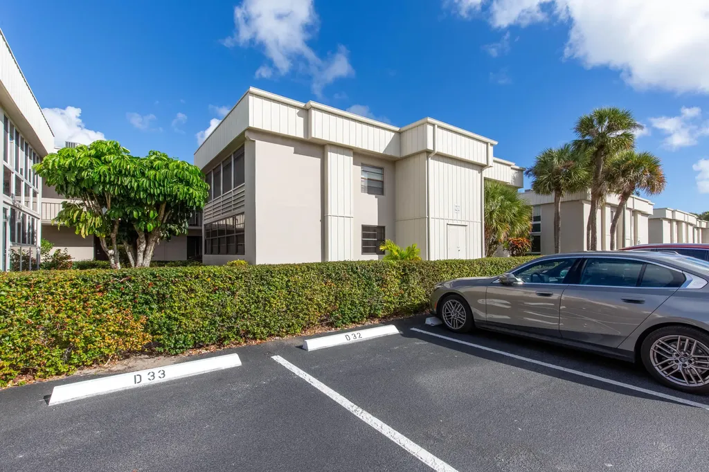 154 Capri Delray Beach FL 33484