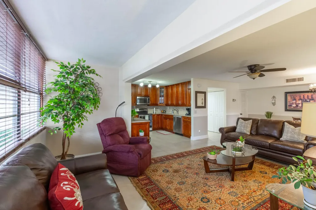 154 Capri Delray Beach FL 33484
