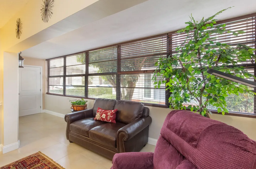 154 Capri Delray Beach FL 33484