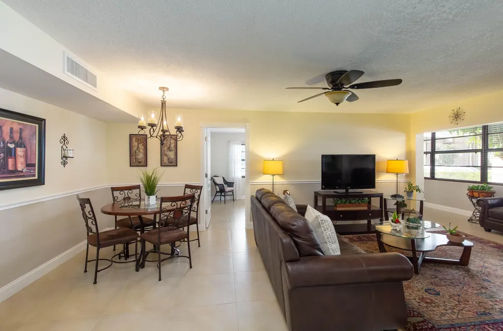 154 Capri Delray Beach FL 33484