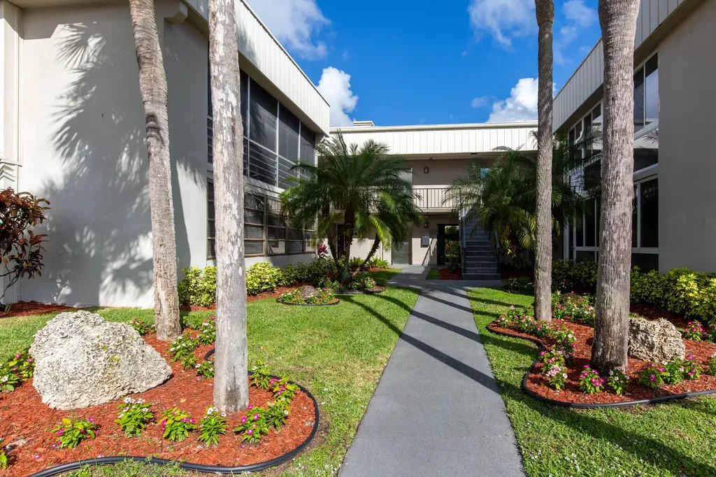 154 Capri Delray Beach FL 33484