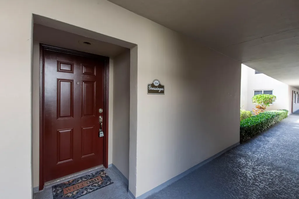 154 Capri Delray Beach FL 33484