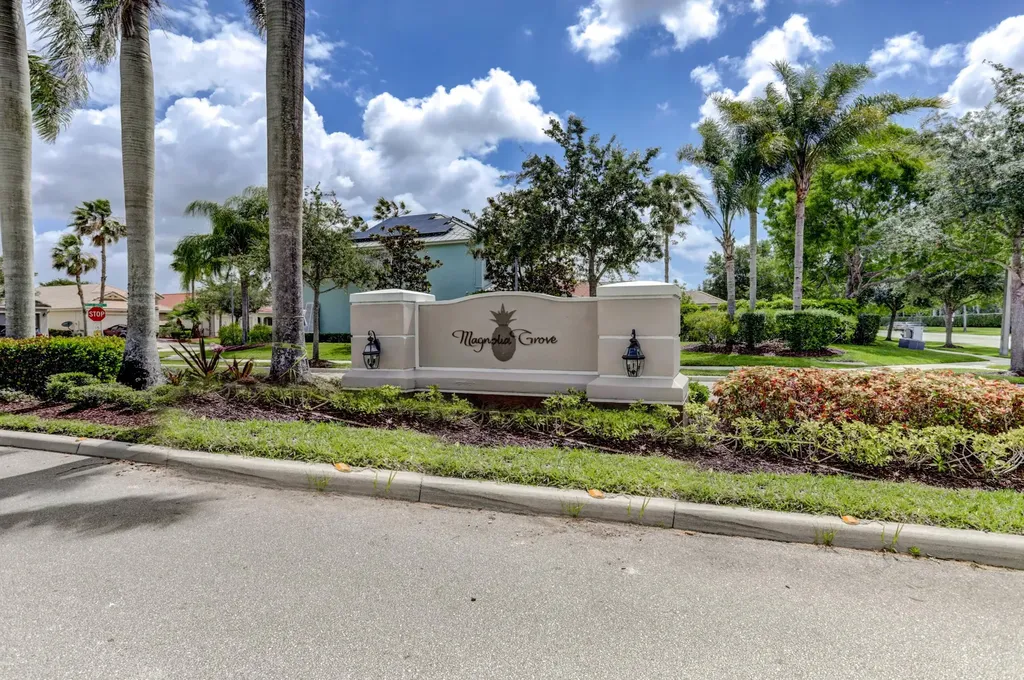 118 Palm Beach Plantation Boulevard Royal Palm Beach FL 33411
