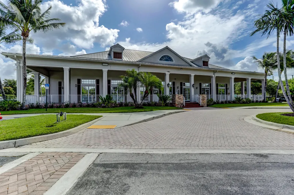 118 Palm Beach Plantation Boulevard Royal Palm Beach FL 33411