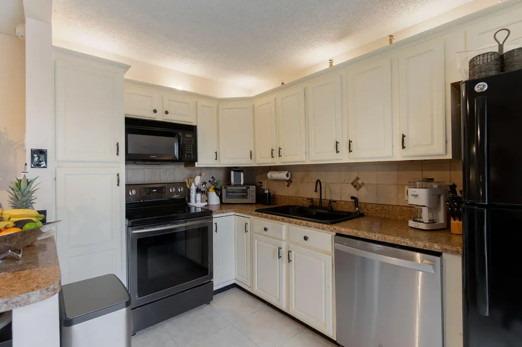 393 Lake Arbor Drive Palm Springs FL 33461