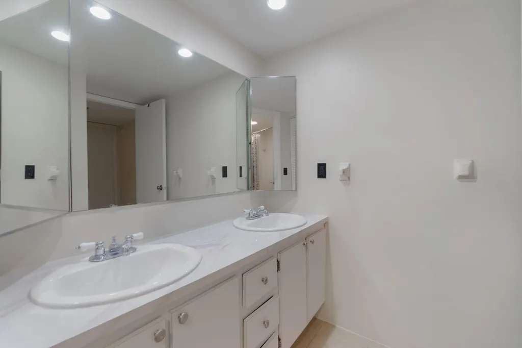 393 Lake Arbor Drive Palm Springs FL 33461