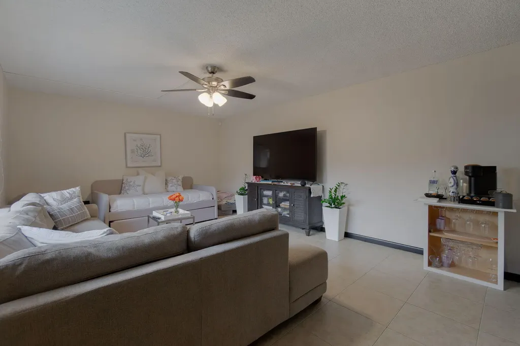 393 Lake Arbor Drive Palm Springs FL 33461
