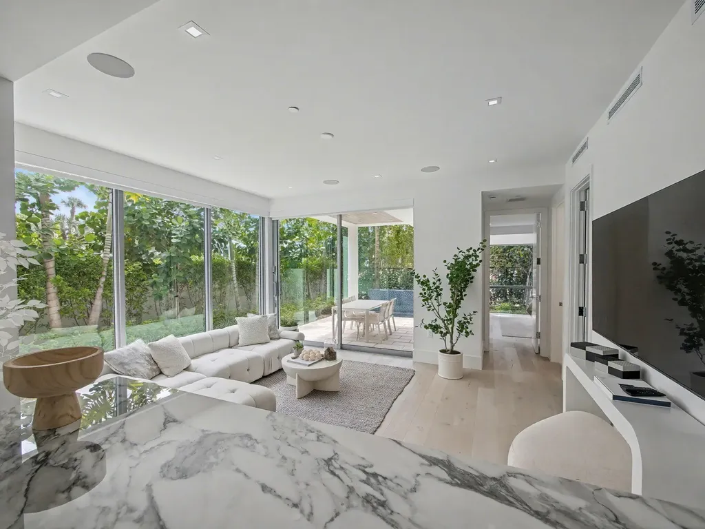 1070 Del Harbour Drive Delray Beach FL 33483