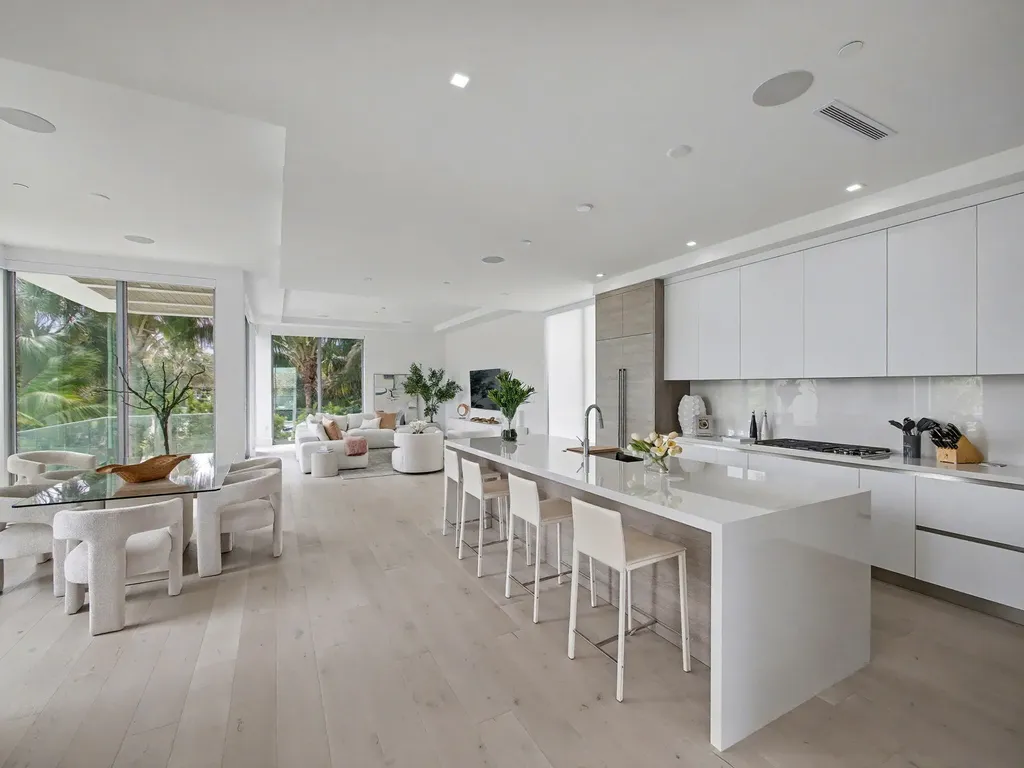 1070 Del Harbour Drive Delray Beach FL 33483
