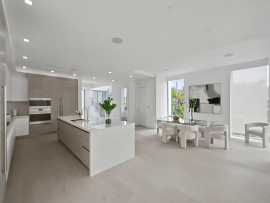 1070 Del Harbour Drive Delray Beach FL 33483
