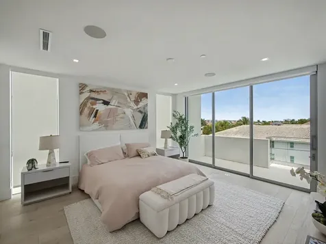 1070 Del Harbour Drive Delray Beach FL 33483