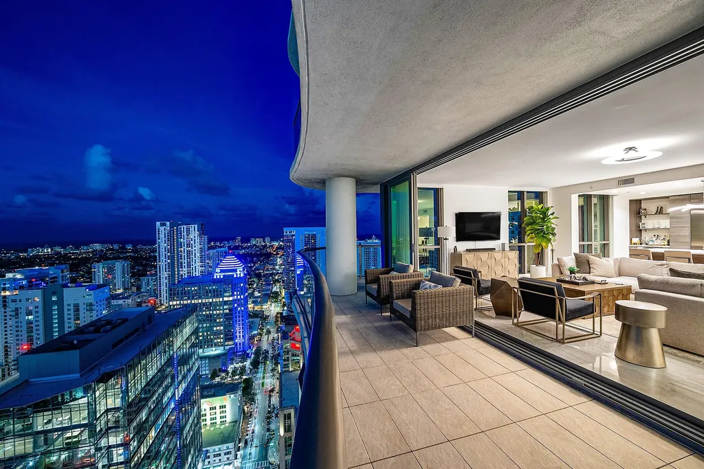 100 E Las Olas Boulevard Fort Lauderdale FL 33301