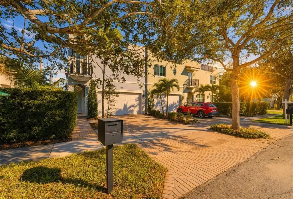 2515 NE 18th Street Fort Lauderdale FL 33305