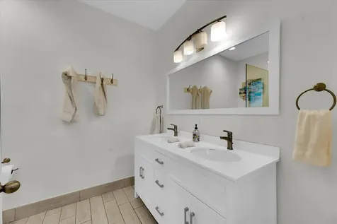 2633 NE 3rd Avenue Wilton Manors FL 33334