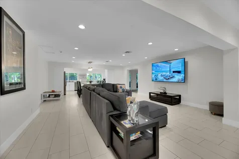 2633 NE 3rd Avenue Wilton Manors FL 33334