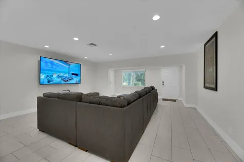 2633 NE 3rd Avenue Wilton Manors FL 33334