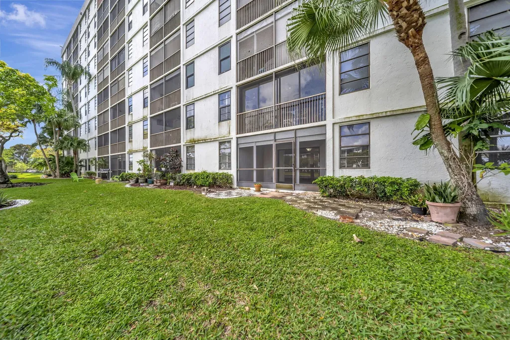 2215 Cypress Island Drive Pompano Beach FL 33069