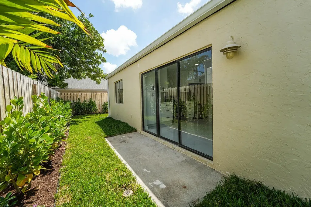 875 NW 22nd Avenue Delray Beach FL 33445
