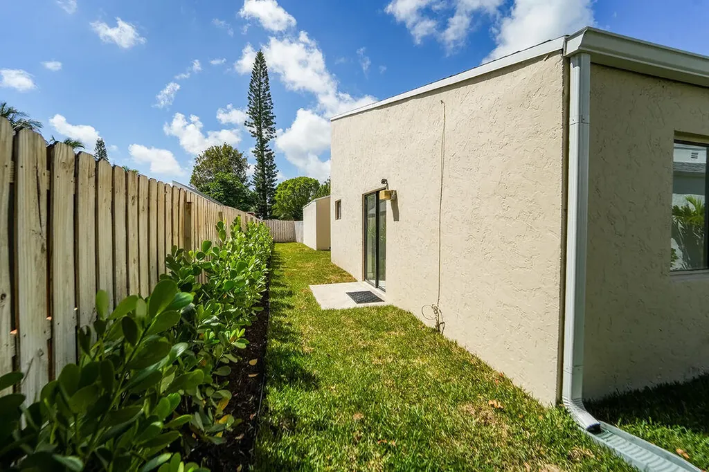 875 NW 22nd Avenue Delray Beach FL 33445