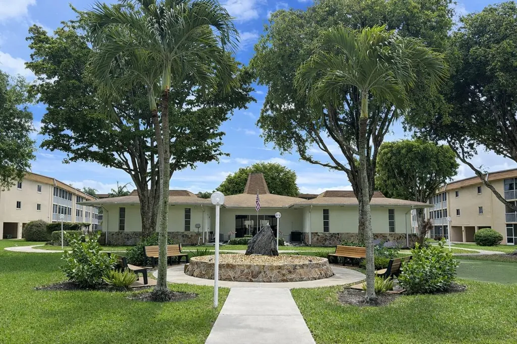 700 Village Green Court Palm Springs FL 33461