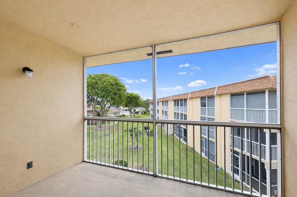 700 Village Green Court Palm Springs FL 33461