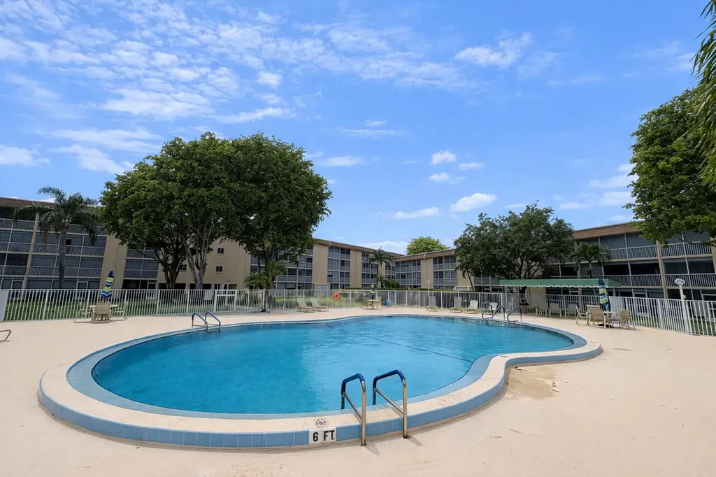 700 Village Green Court Palm Springs FL 33461
