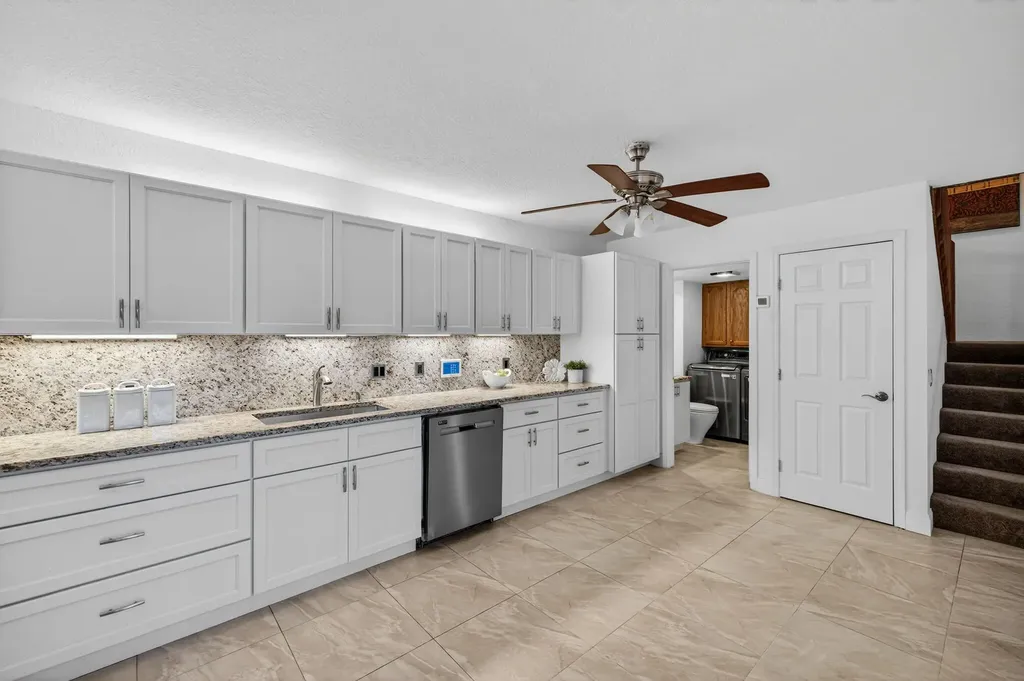 9101 SW 19th Place Davie FL 33324