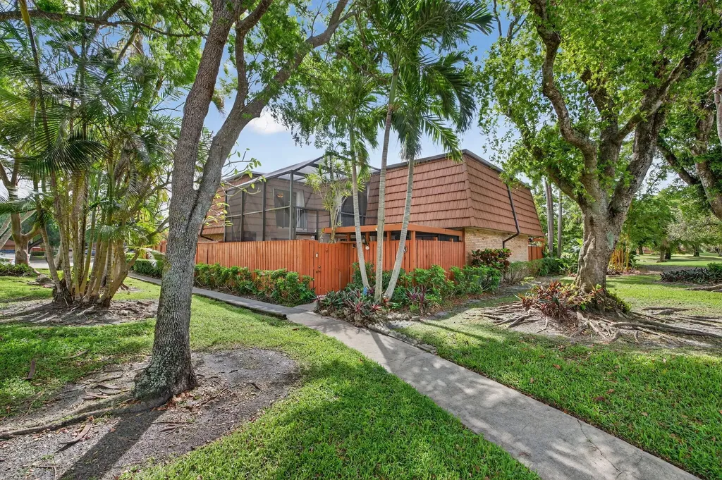 9101 SW 19th Place Davie FL 33324